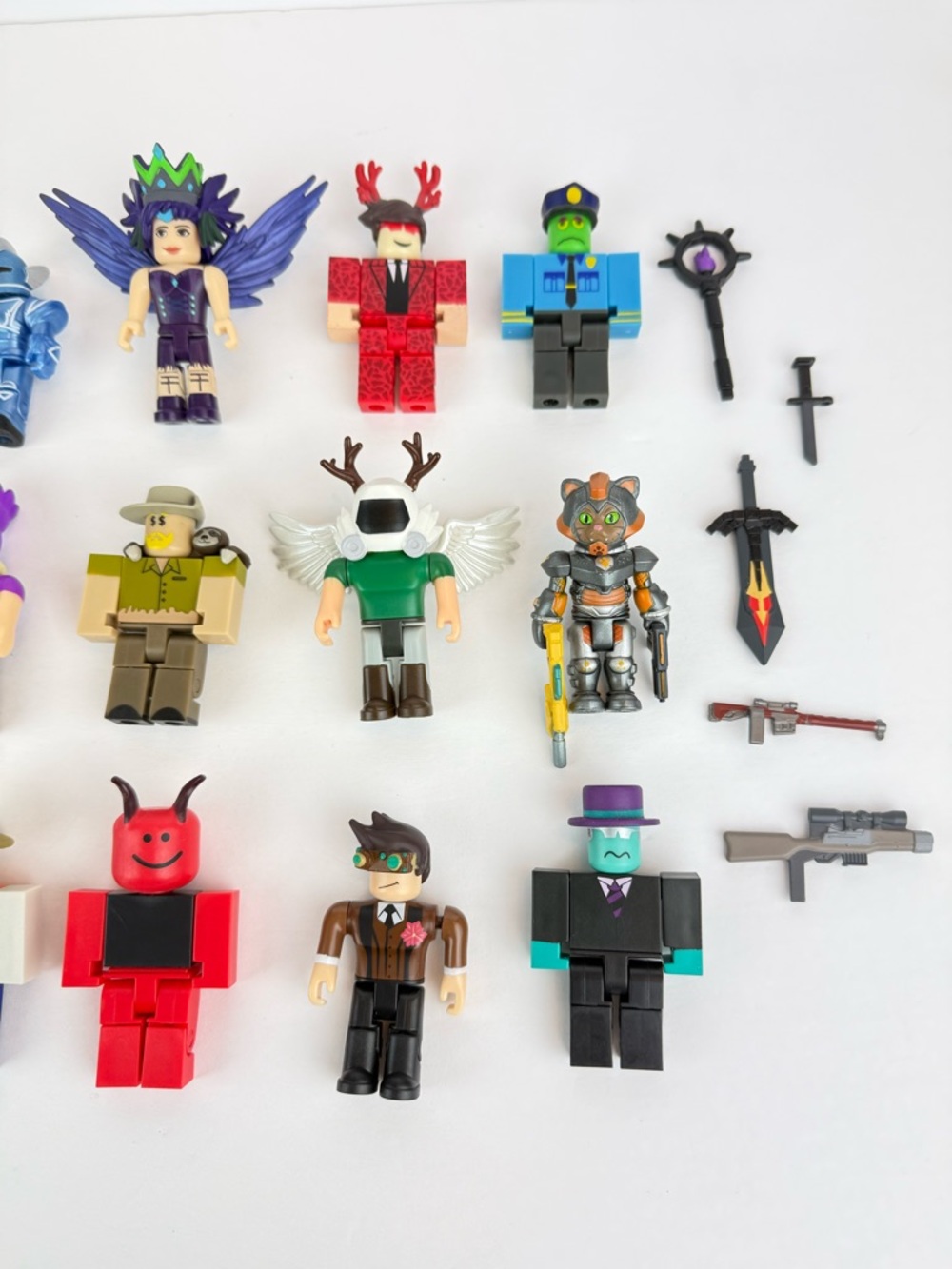 Roblox Lot 25 Piece 17 Figurines Accessories Collectible Gaming Toy - Picture 3 of 5